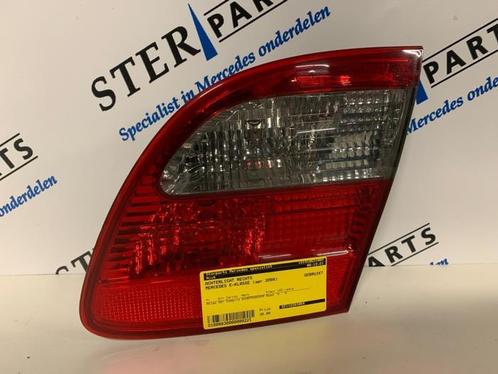 Achterlicht rechts van een Mercedes E-Klasse, Auto-onderdelen, Verlichting, Mercedes-Benz, Gebruikt, 3 maanden garantie, Ophalen of Verzenden