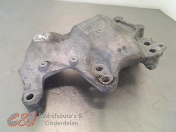 Support moteur d'un Renault Trafic, Enlèvement ou Envoi, 3 mois de garantie, Utilisé, Renault