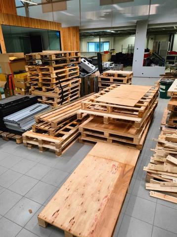 Wegwerppallets - gratis beschikbaar voor biedingen