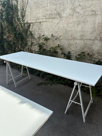 2 atelier tafels beschikbaar voor biedingen