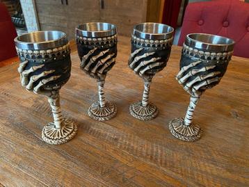 Middeleeuwse wijnkelken gothic skelet hand (Puckator - 4 st) beschikbaar voor biedingen