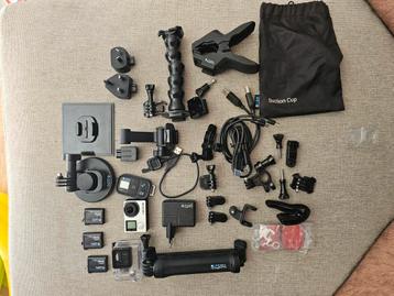 Gopro Hero 4 black edition met allerlei diverse accessoires  beschikbaar voor biedingen