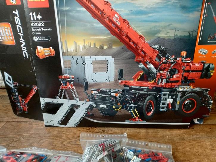 Lego Technic rode kraan 42082 te koop, PERFECTE STAAT !!, Kinderen en Baby's, Speelgoed | Duplo en Lego, Zo goed als nieuw, Lego