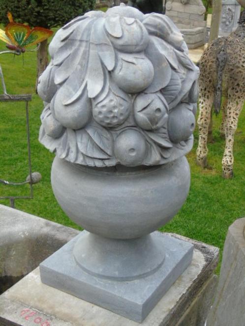 tête de colonne , pilastre en pierre bleu , vasque de fruits, Jardin & Terrasse, Statues de jardin, Neuf, Autres types, Pierre