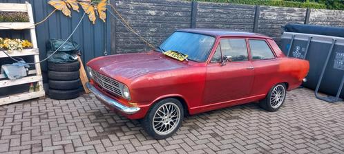 Opel kadett 1100, Auto's, Oldtimers, Particulier, Opel, Berline, 3 deurs, Handgeschakeld, Rood, Zwart, Kunstmatig leder, Ophalen