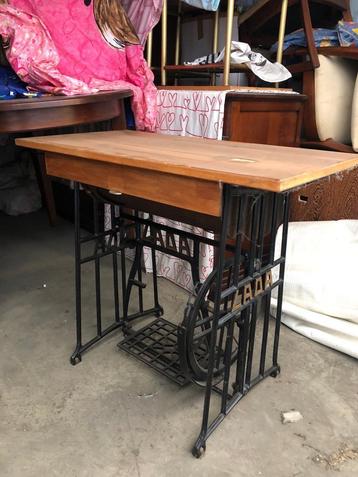 antiek naaimachine beschikbaar voor biedingen