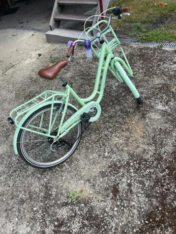 Meisjes fiets beschikbaar voor biedingen