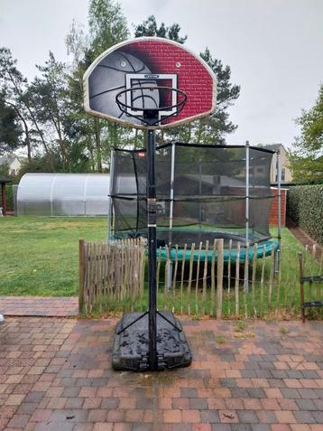 Basket paal gratis beschikbaar voor biedingen