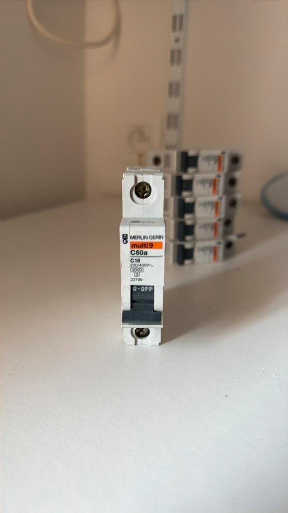 Merlin Gerin Multi9 automaat C16 – C60a – 16A – Werkend, Hobby en Vrije tijd, Elektronica-componenten, Gebruikt, Ophalen of Verzenden