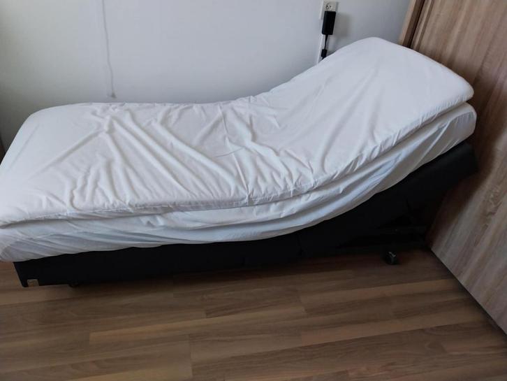 90x200 elektrisch hoofd/been + hoog/laag, Maison & Meubles, Chambre à coucher | Lits boxsprings, Comme neuf, Enlèvement