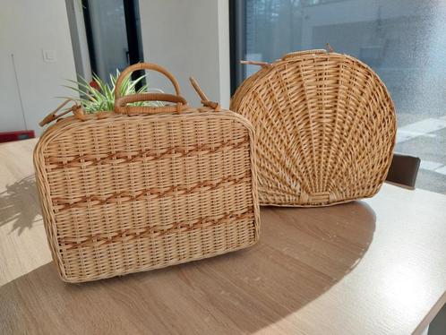 Rieten koffertjes. 10€/stuk, Huis en Inrichting, Woonaccessoires | Schalen en Manden, Zo goed als nieuw, Mand, Rechthoekig, Riet