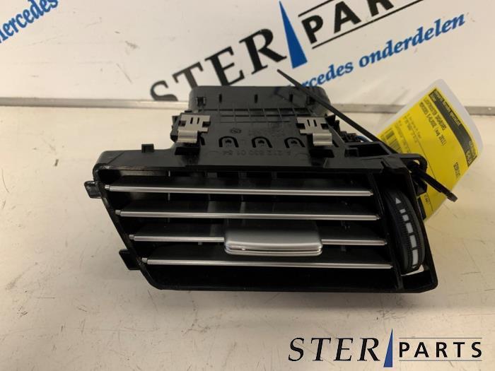 Luchtrooster Dashboard van een Mercedes E-Klasse, Auto-onderdelen, Dashboard en Schakelaars, Mercedes-Benz, Gebruikt, 3 maanden garantie