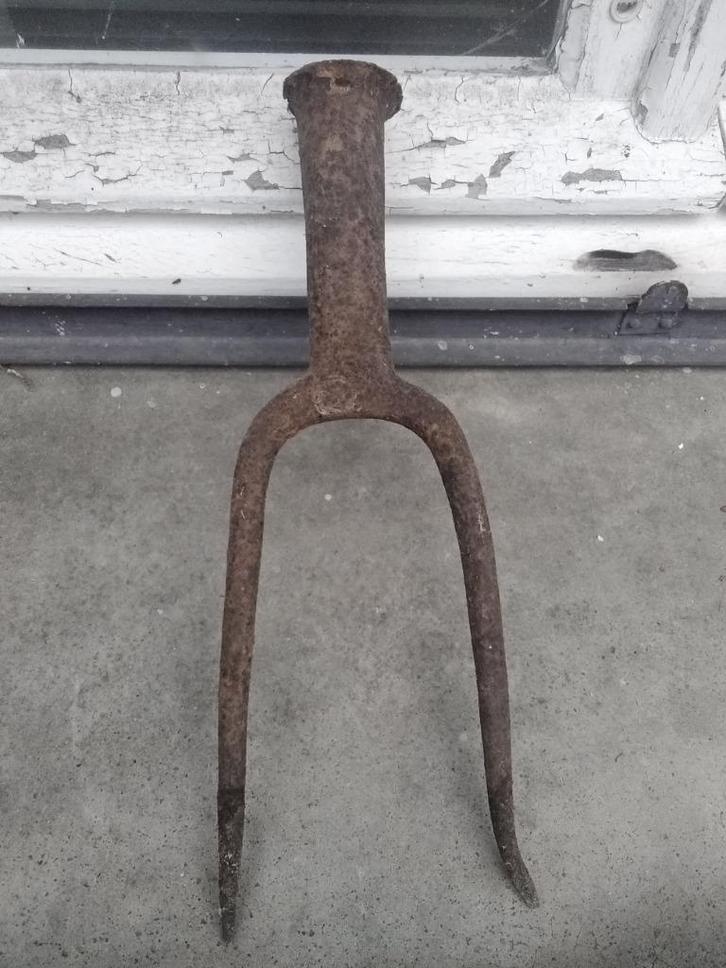 Bident, zeer vintage tuingereedschap, Tuin en Terras, Hand-tuingereedschap, Gebruikt, Spade, Verzenden