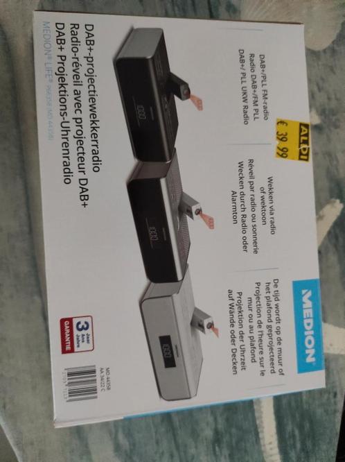 Nieuwe wekkerradio met projector, Computers en Software, Netwerk switches, Nieuw, Ophalen of Verzenden
