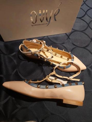 Nieuw en ongebruikt schoenen voor onze kleinsten
en ook voor beschikbaar voor biedingen