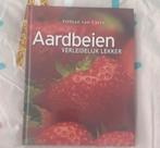 Kookboek Aardbeien, Ophalen of Verzenden, Zo goed als nieuw