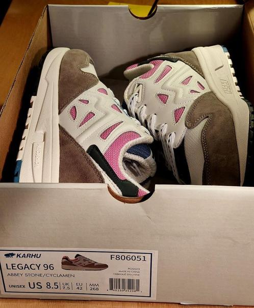 KARHU Legacy 96, unisex, kleurs „Abbey Stone / Cyclamen”, Kleding | Dames, Schoenen, Nieuw, Sneakers, Wit, Ophalen of Verzenden