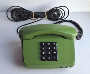 Joli ancien téléphone vintage vert FeTap à touches beschikbaar voor biedingen