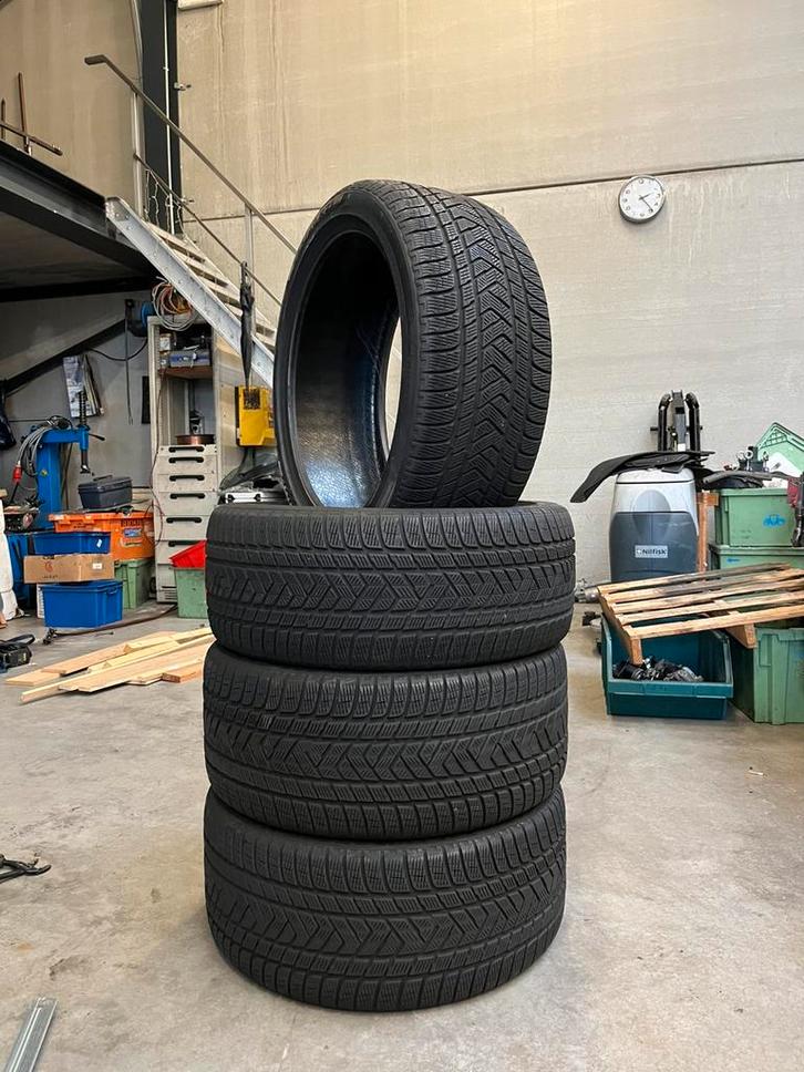 Pirelli Winterbanden 265/40 R21, Auto-onderdelen, Banden en Velgen, Band(en), Winterbanden, 21 inch, 265 mm, Personenwagen, Nieuw