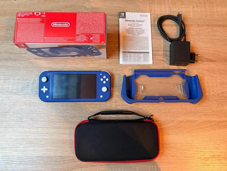 Nintendo Switch Lite dans sa boîte + coque de protection, Consoles de jeu & Jeux vidéo, Consoles de jeu | Nintendo Switch Lite