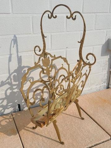 Prachtige vintage kranten- en tijdschriftenmand beschikbaar voor biedingen