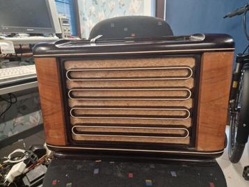 Vintage Philips Radio beschikbaar voor biedingen
