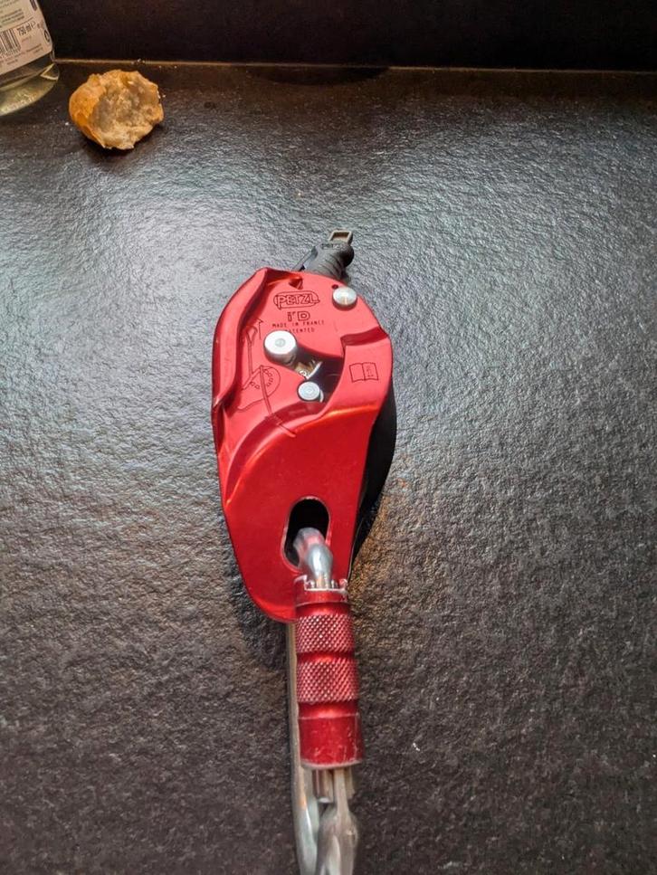 Petzl ID goede staat, Sport en Fitness, Klimsport, Zo goed als nieuw, Ophalen of Verzenden