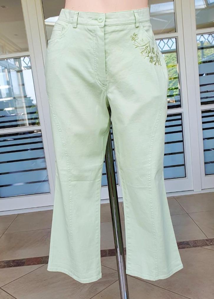 Elastische capribroek - maat 40, Vêtements | Femmes, Culottes & Pantalons, Comme neuf, Taille 38/40 (M), Vert, Trois-quarts, Enlèvement ou Envoi