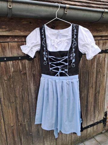 Mooie driedelige Dirndl beschikbaar voor biedingen