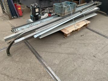 Overheaddeur B=2800 x H=3000 mm beschikbaar voor biedingen