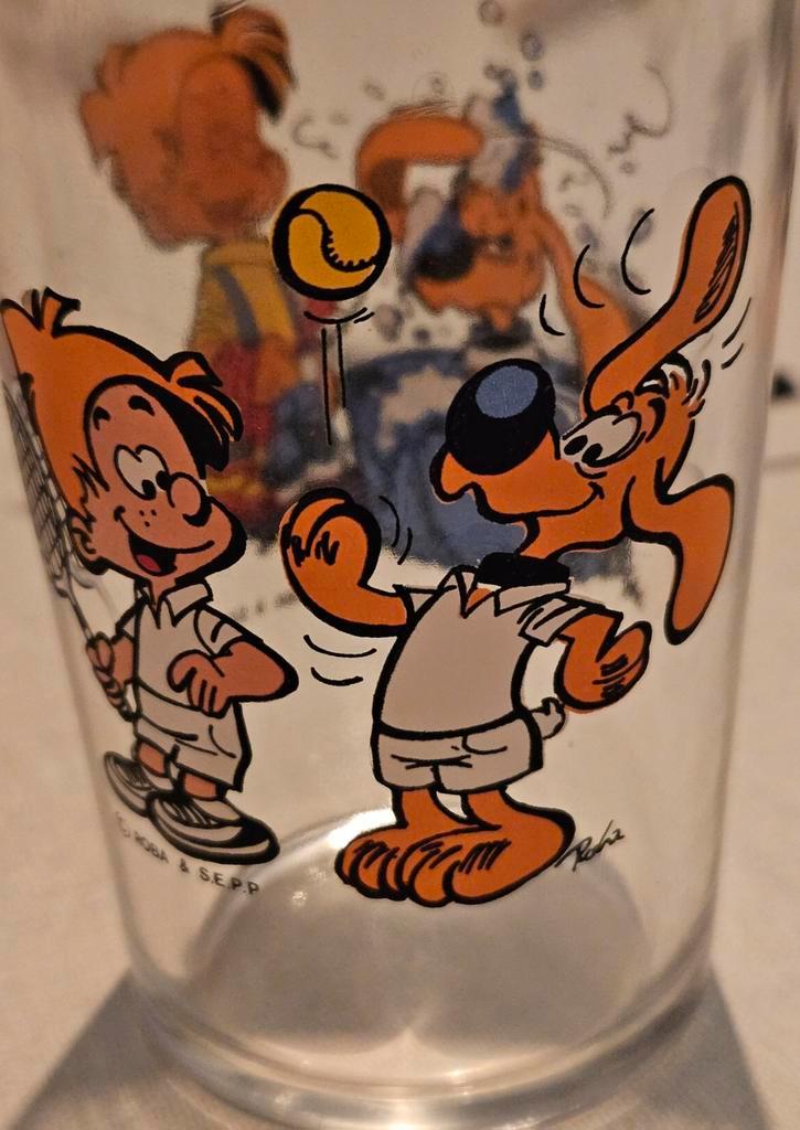 Tennis en verre moutarde Bollie et Billie Amora
C'est ce qu', Collections, Verres & Petits Verres, Enlèvement ou Envoi