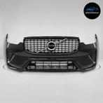 VOLVO XC60 II 2021-2025 LIFT VOORBUMPER KLEUR 717, Verzenden, Gebruikt, Volvo, Bumper