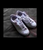 Witte sneakers met veters merk Adidas., Comme neuf, Baskets, Enlèvement ou Envoi, Blanc