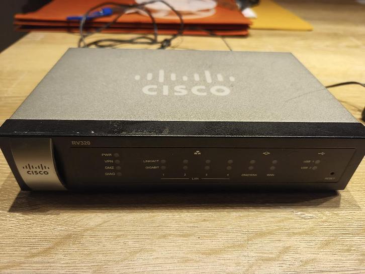 Cisco RV320 Dual Gigabit WAN VPN Router, Computers en Software, Routers en Modems, Zo goed als nieuw, Router, Ophalen of Verzenden