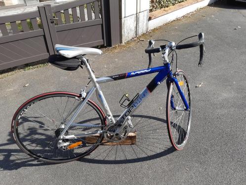 vélo de course cadre Alu Roue 700C Bleu avec équipements, Sport en Fitness, Wielrennen, Gebruikt, Ophalen
