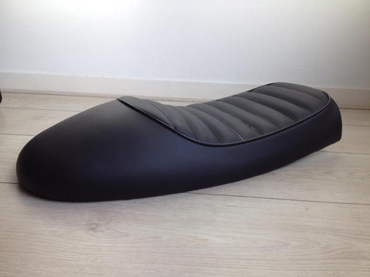 Zadel caferacer bobber scrambler zelfbouw bekleed zwart, Motos, Tuning & Styling, Enlèvement ou Envoi