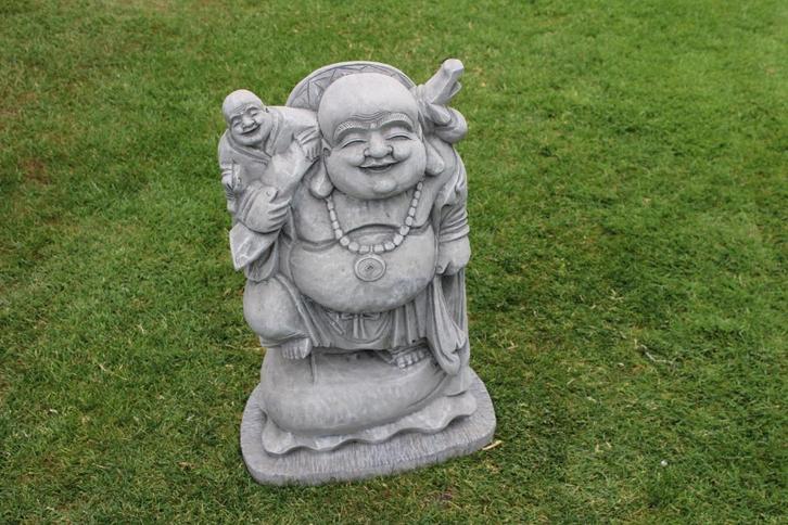 Standbeeld van een lachende Boeddha zittend in steen, Huis en Inrichting, Woonaccessoires | Boeddhabeelden, Nieuw, Ophalen
