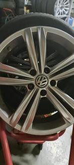 VW Tiguan original 18 inch velgen met winter banden, Auto-onderdelen, Banden en Velgen, Ophalen, 18 inch, Nieuw, Winterbanden