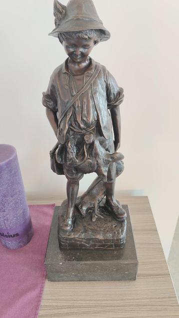 Groot bronzen beeld (jagerszoon) te koop - BIEDEN