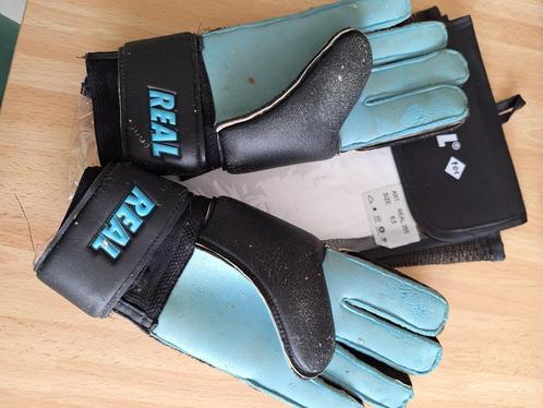 Keeperhandschoenen REAL 355 - maat 6,5 - amper gebruikt, Sports & Fitness, Football, Comme neuf, Gants, Enlèvement ou Envoi