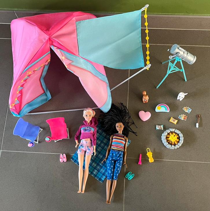 Barbie campeerset Malibu, Kinderen en Baby's, Speelgoed | Poppen, Zo goed als nieuw, Barbie, Ophalen