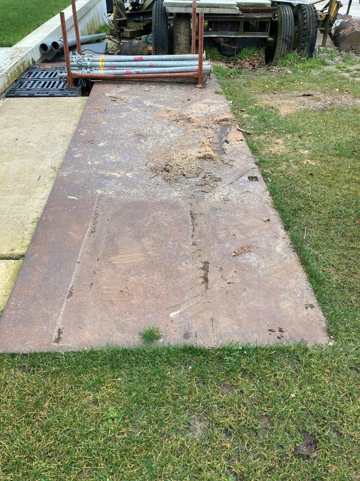 Plaques routières en acier avec ergots de levage, Bricolage & Construction, Métaux, Utilisé, Fer, Enlèvement