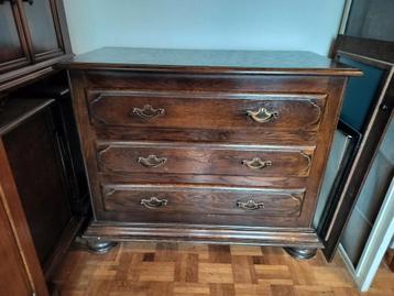 Dressoir met schuiven + nachtkastjes beschikbaar voor biedingen