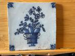 Antieke Delftse tegel met bloemenvaas D30, Antiek en Kunst, Ophalen of Verzenden