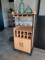 Meuble a vin neuf, Enlèvement