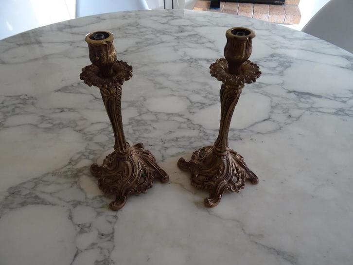 Paar antieke Franse bronzen kandelaars, Antiek en Kunst, Antiek | Kandelaars, Koper of Brons, Ophalen of Verzenden