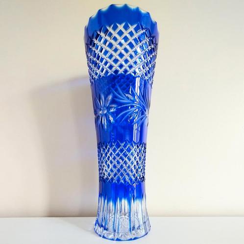 Grote kobaltblauwe kristallen vaas, Boheemse stijl, Huis en Inrichting, Woonaccessoires | Vazen, Gebruikt, Blauw, Minder dan 50 cm