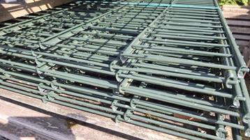 Superpromo! 25m draadpanelen 300cm hoog incl palen beschikbaar voor biedingen