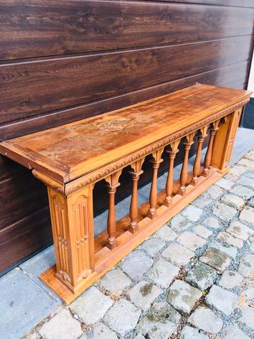 antieke houten communiebank uit Kerk  beschikbaar voor biedingen