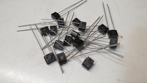 jw1199:NOS  tantaal condensator  4.7µF 6V tantalium tantaal, Hobby en Vrije tijd, Elektronica-componenten, Nieuw, Ophalen of Verzenden